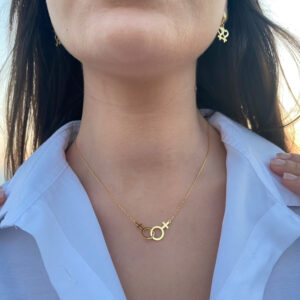Collier lesbien double Vénus doré porté