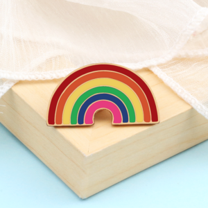 Pin Pride en forme d’arche arc-en-ciel