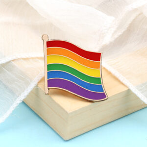 Pin drapeau Progress Pride ondulé