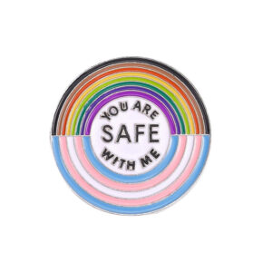 Pin You Are Safe With Me aux couleurs trans et arc-en-ciel