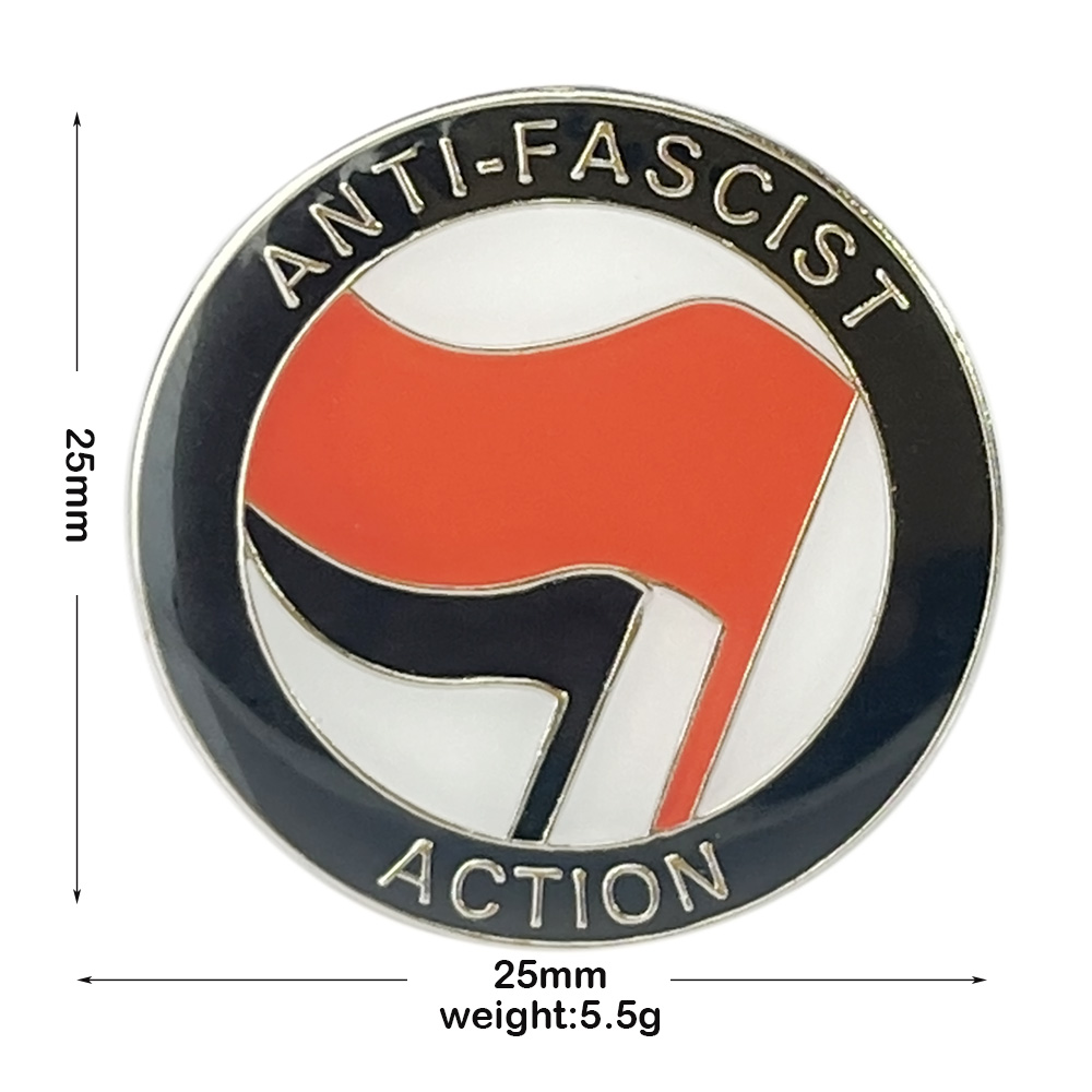 Dimensions du pin Action antifasciste