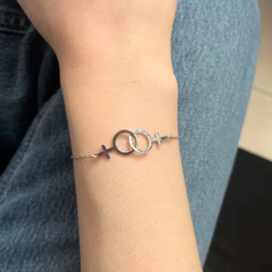 Bracelet lesbien double Vénus argenté porté