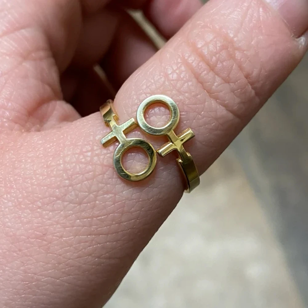 Détail de la bague ouverte double Vénus