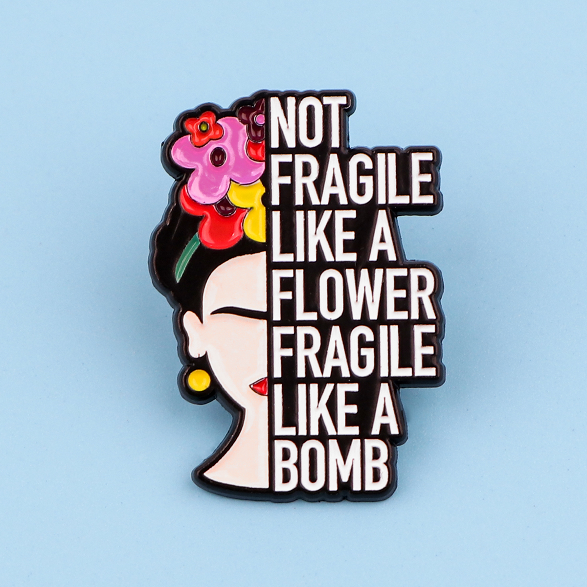 Pin Frida sur fond bleu