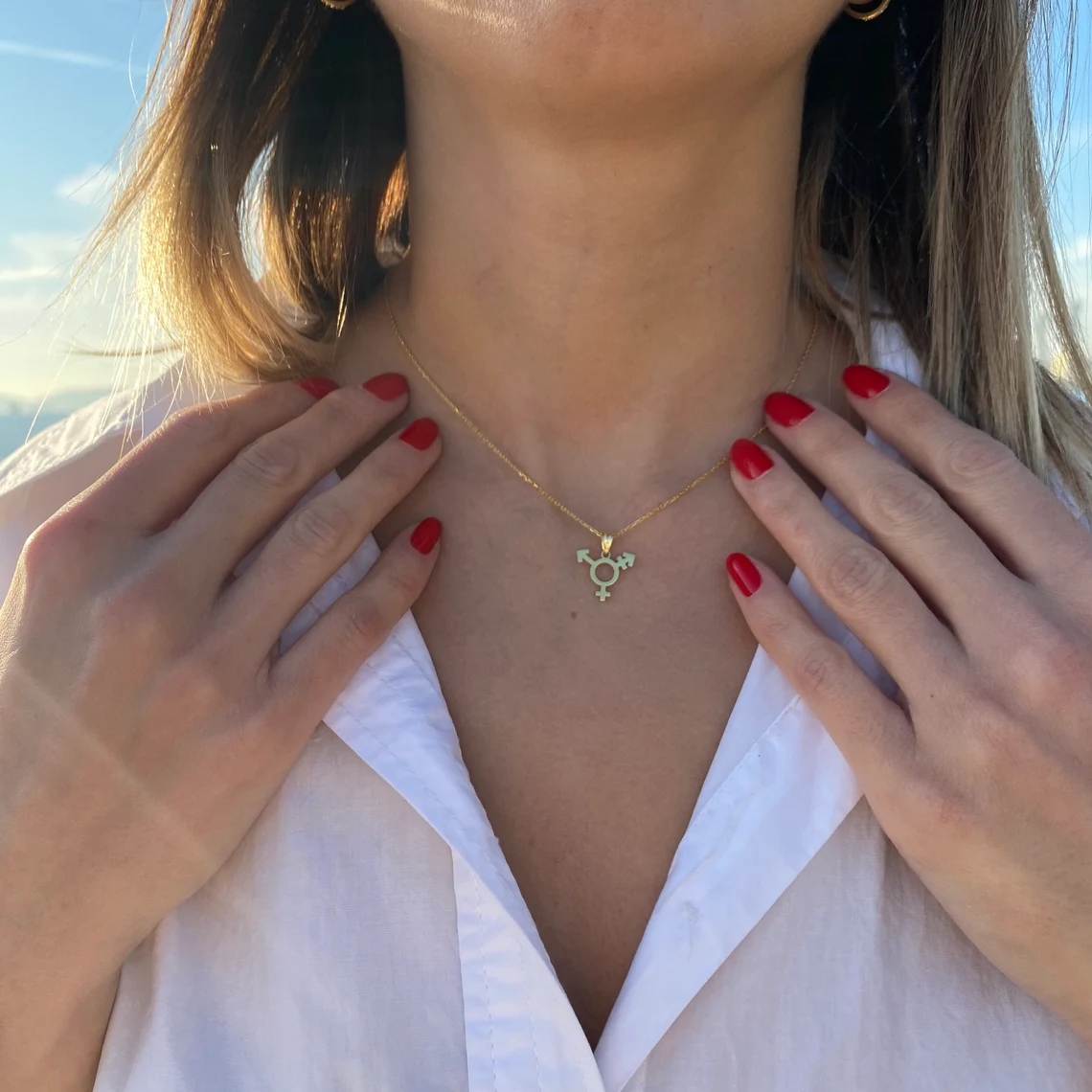 Pendentif trans argenté en gros plan