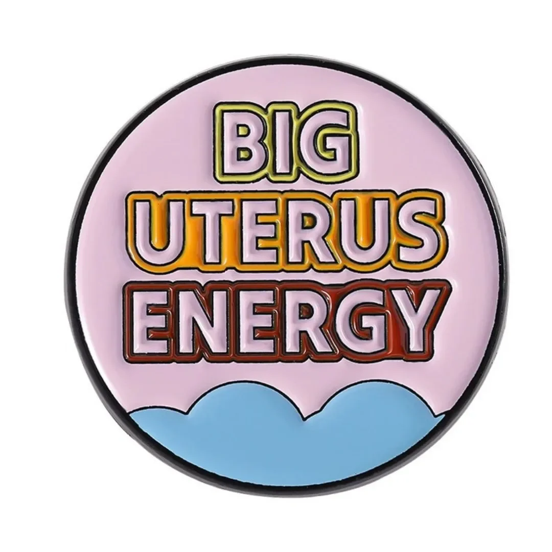 Pin rond Big Uterus Energy vu de face